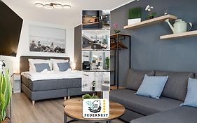 Federnest - Luxus-Studio - Kingsize Boxspringbett - Home-Office Mit Monitor Und Drucker - 11 Min Hbf