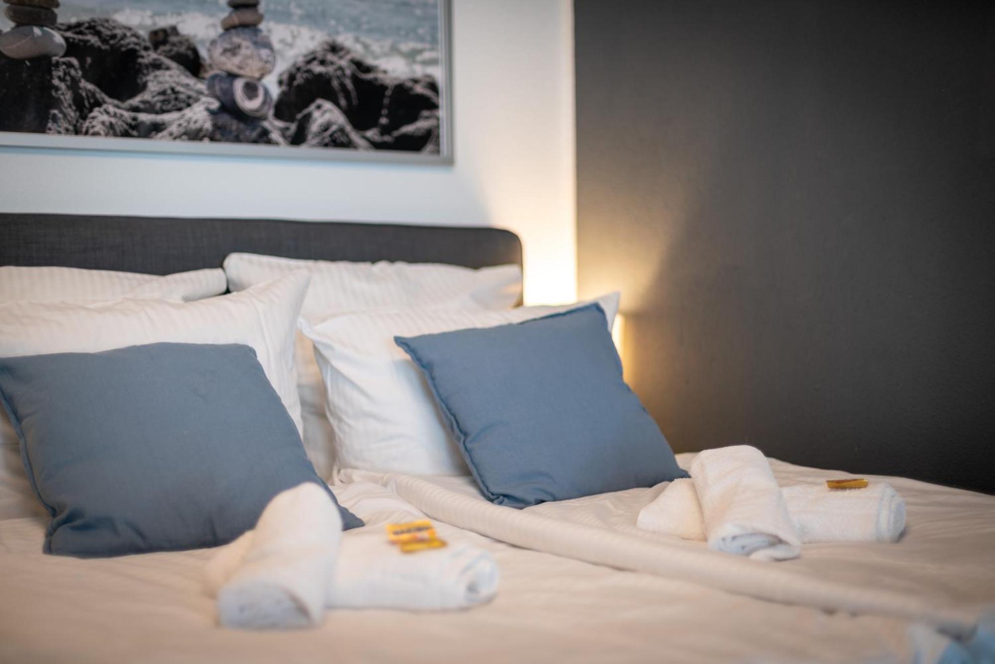Federnest - Luxus-Studio - Kingsize Boxspringbett - Home-Office Mit Monitor Und Drucker - 11 Min Hbf Duisburg Buitenkant foto